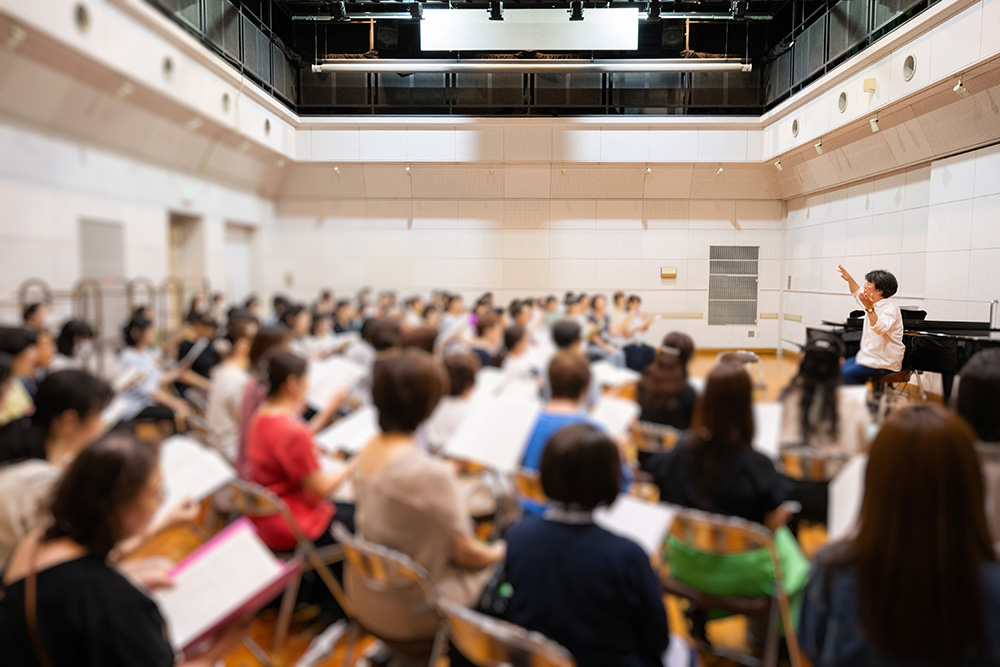 「開会記念コンサート」記念市民合唱団の練習の様子