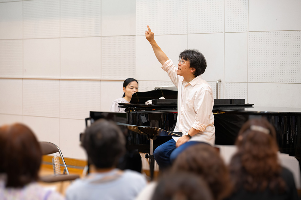 「開会記念コンサート」記念市民合唱団の練習の様子